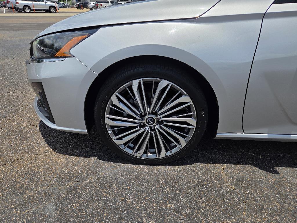 used 2023 Nissan Altima car, priced at $25,262