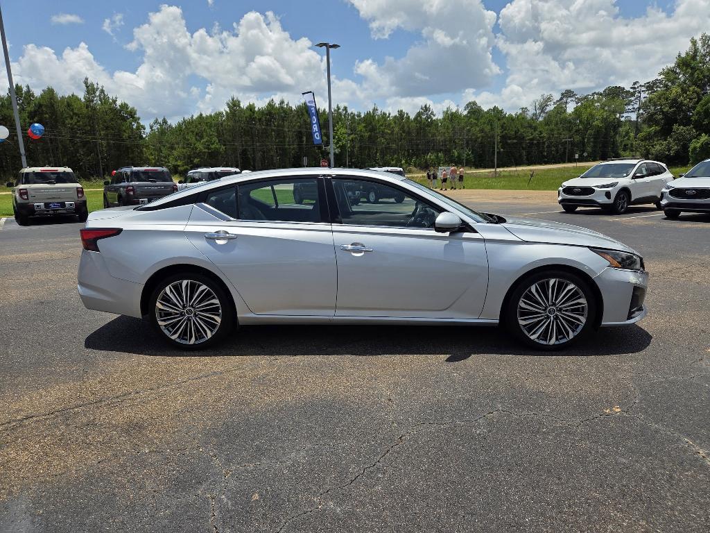 used 2023 Nissan Altima car, priced at $25,262
