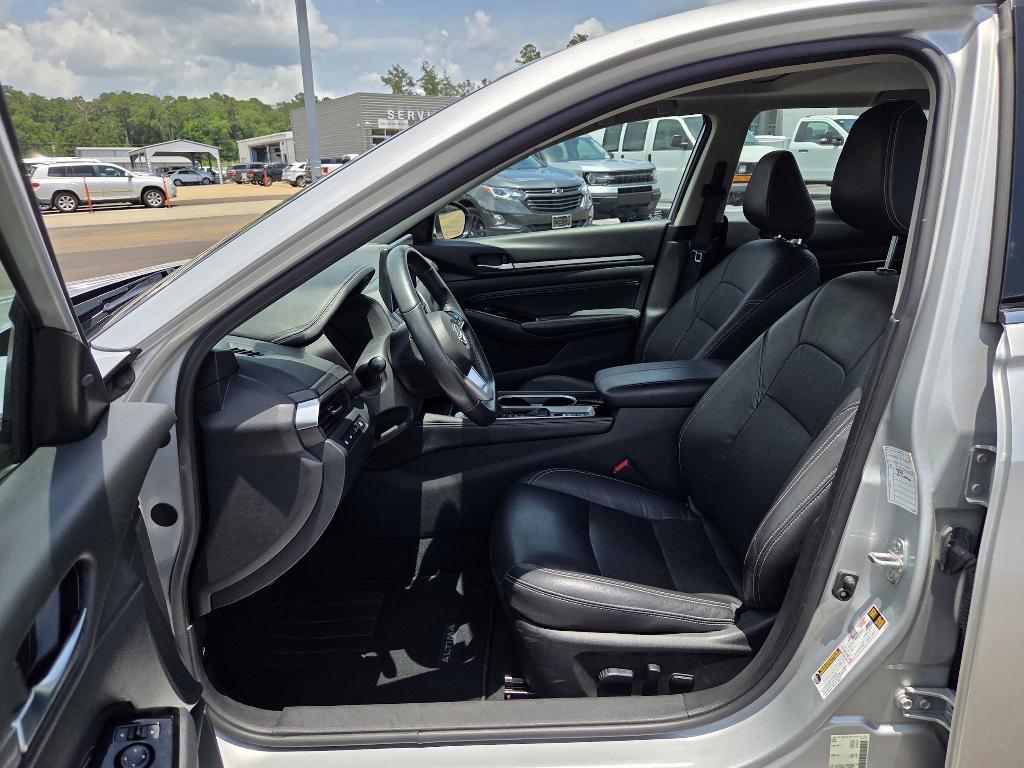 used 2023 Nissan Altima car, priced at $25,262