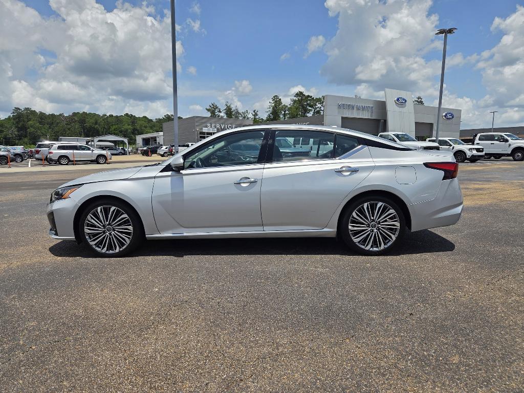 used 2023 Nissan Altima car, priced at $25,262