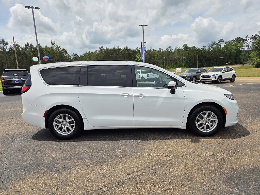 used 2023 Chrysler Pacifica car, priced at $27,588