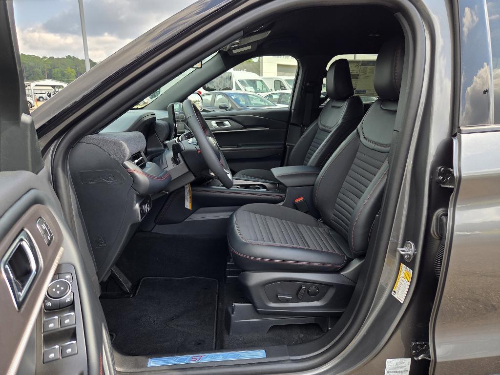 new 2025 Ford Explorer car, priced at $46,575