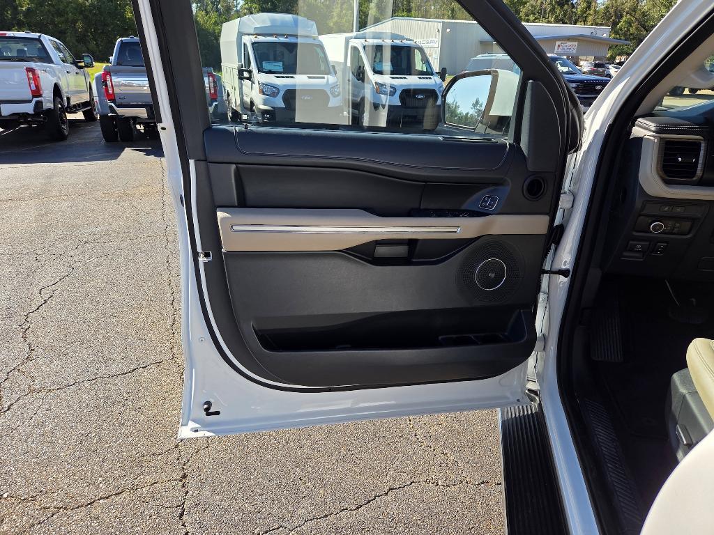used 2023 Ford Expedition car, priced at $40,555