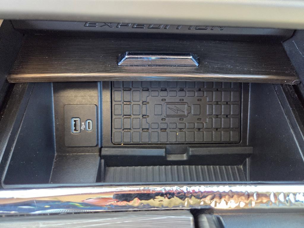 used 2023 Ford Expedition car, priced at $40,555