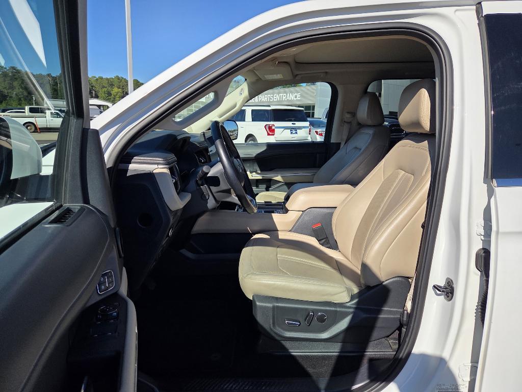used 2023 Ford Expedition car, priced at $40,555