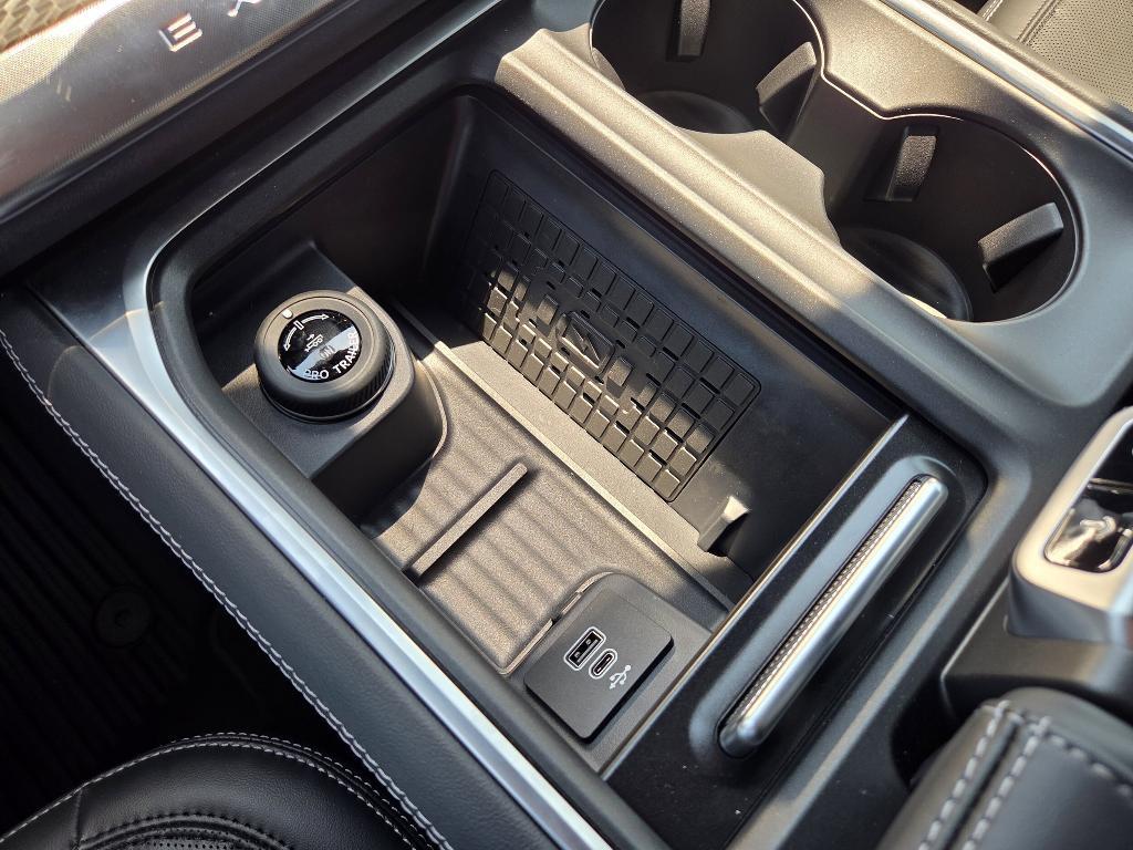 new 2025 Ford Expedition car, priced at $82,410