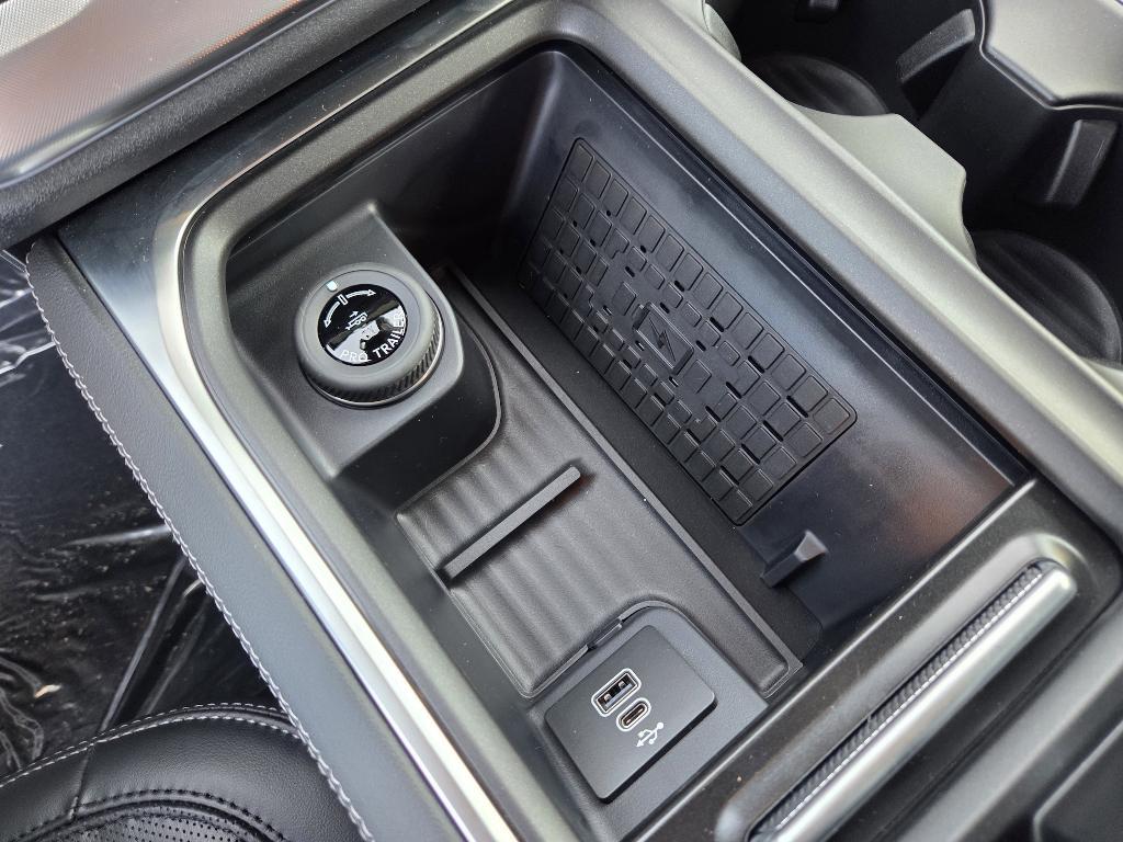 new 2025 Ford Expedition car, priced at $84,220