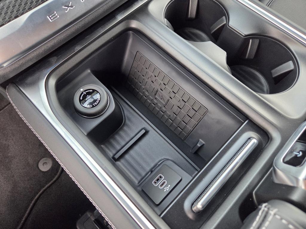 new 2025 Ford Expedition car, priced at $83,156