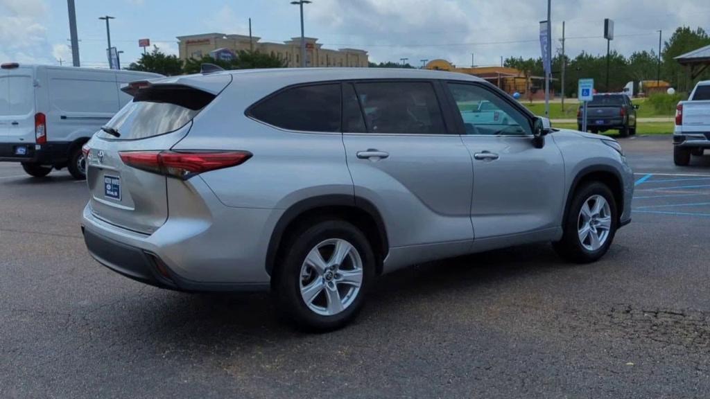 used 2023 Toyota Highlander car, priced at $32,888