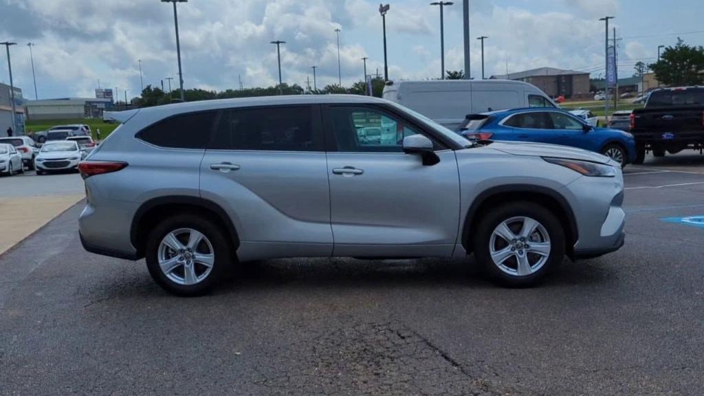 used 2023 Toyota Highlander car, priced at $32,888