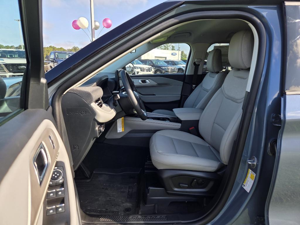 new 2025 Ford Explorer car, priced at $43,987