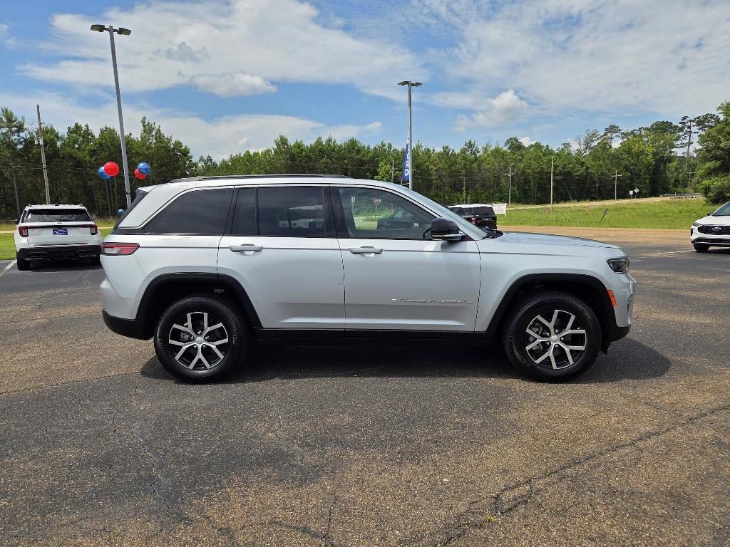 used 2024 Jeep Grand Cherokee car, priced at $34,925