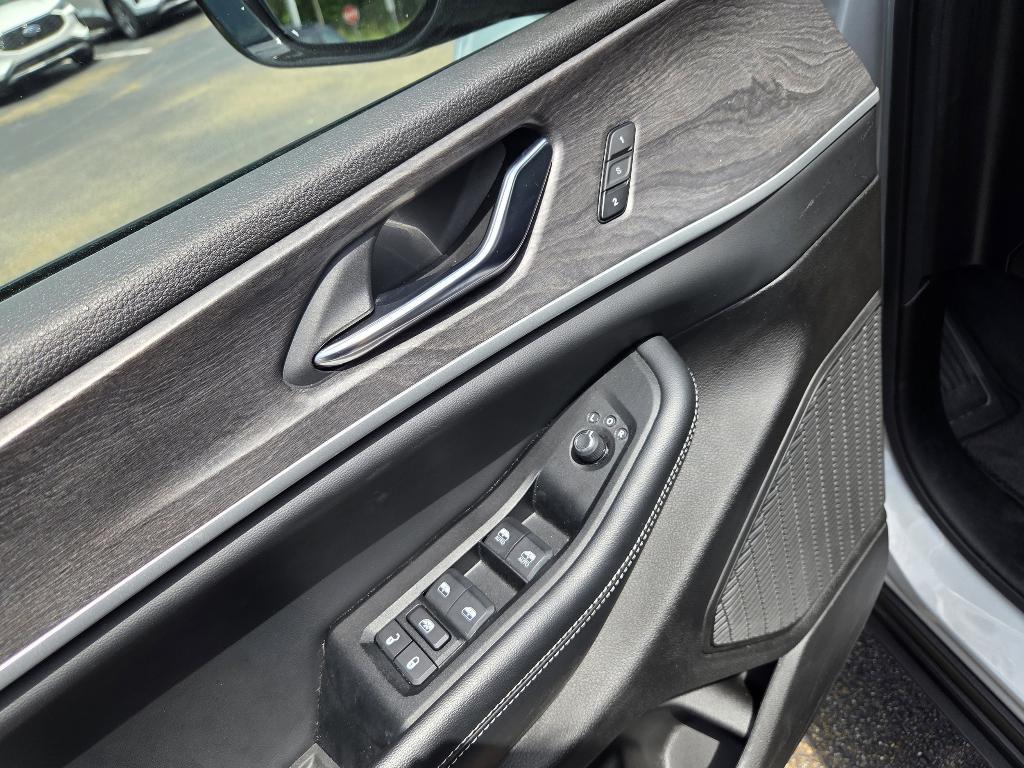 used 2024 Jeep Grand Cherokee car, priced at $34,925