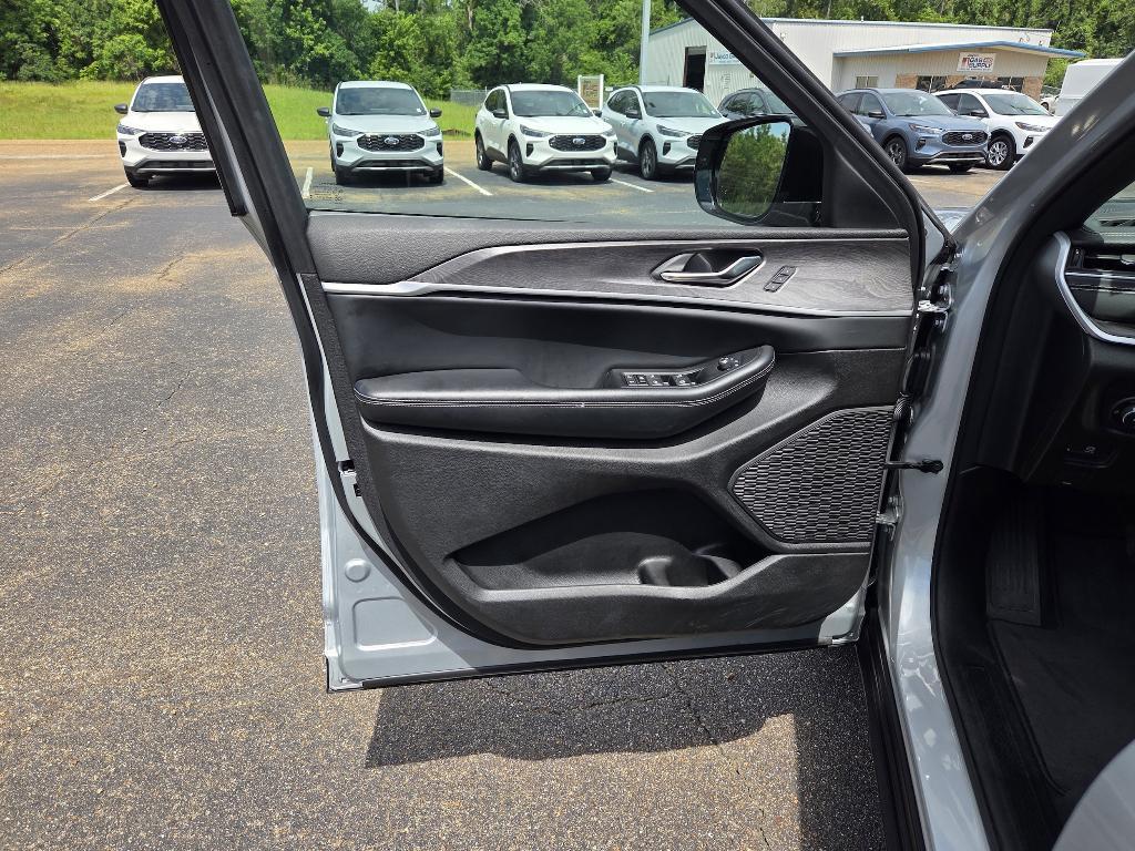 used 2024 Jeep Grand Cherokee car, priced at $34,925
