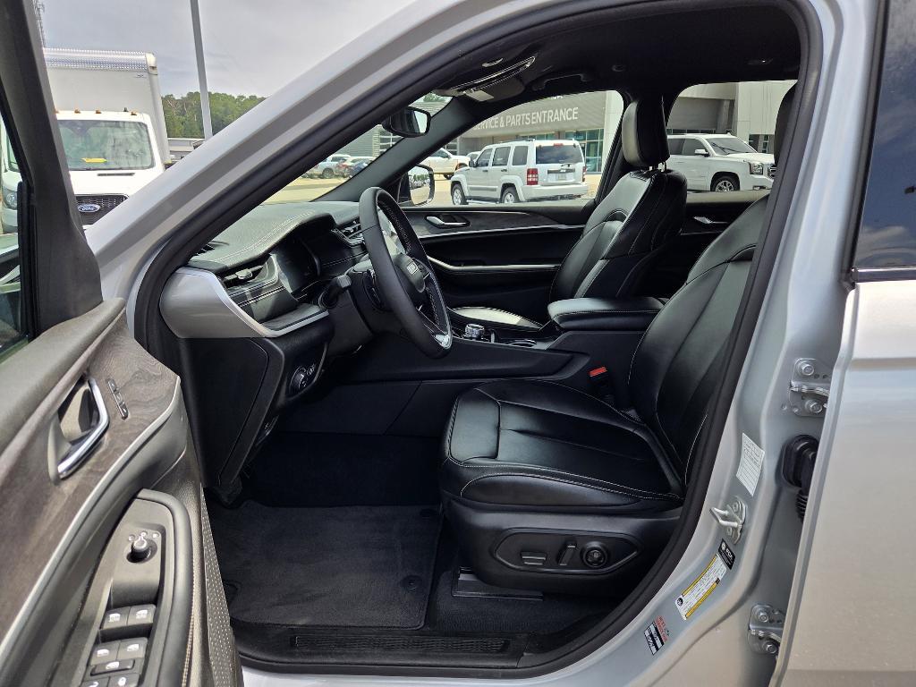 used 2024 Jeep Grand Cherokee car, priced at $34,925