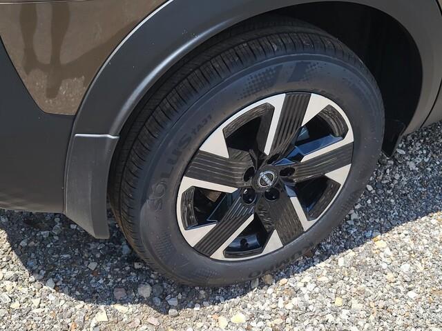new 2025 Nissan Kicks car, priced at $24,174