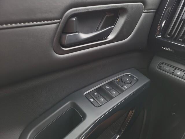 new 2025 Nissan Pathfinder car, priced at $39,119