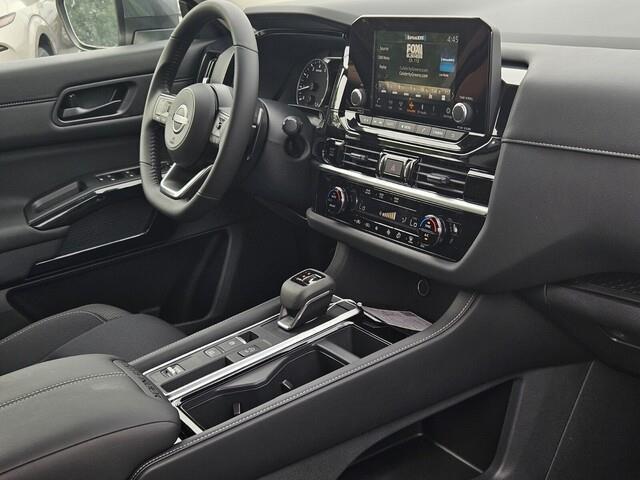 new 2025 Nissan Pathfinder car, priced at $38,104