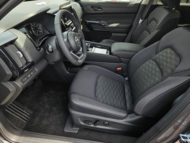 new 2025 Nissan Pathfinder car, priced at $39,586