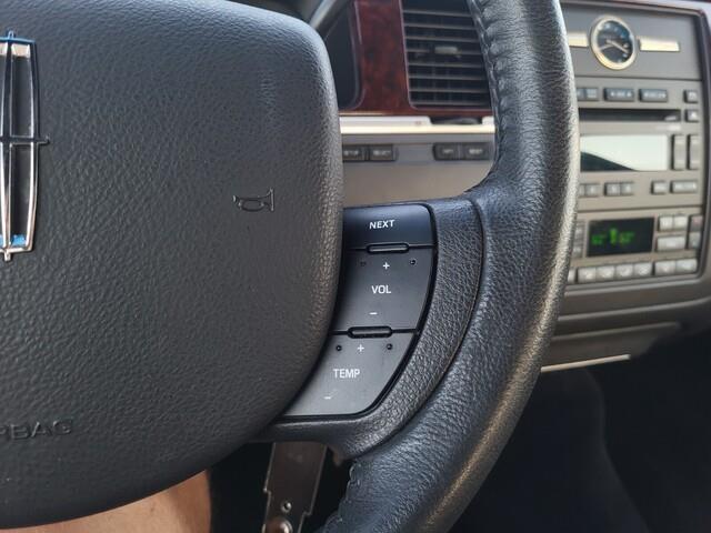 used 2010 Lincoln Town Car car, priced at $13,499