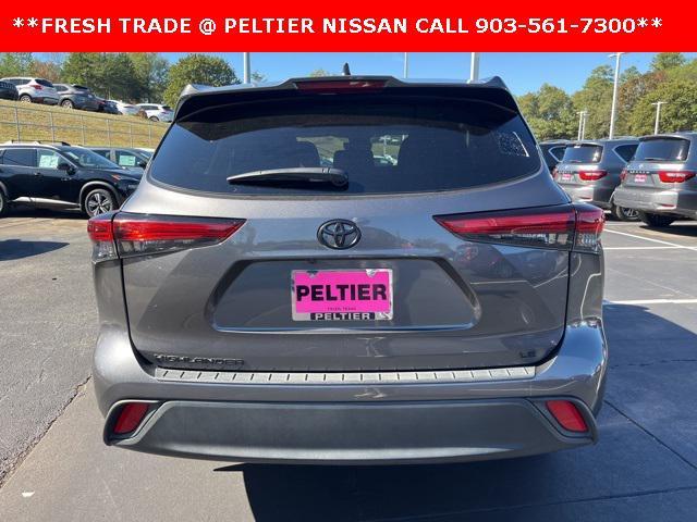 used 2023 Toyota Highlander car, priced at $27,999