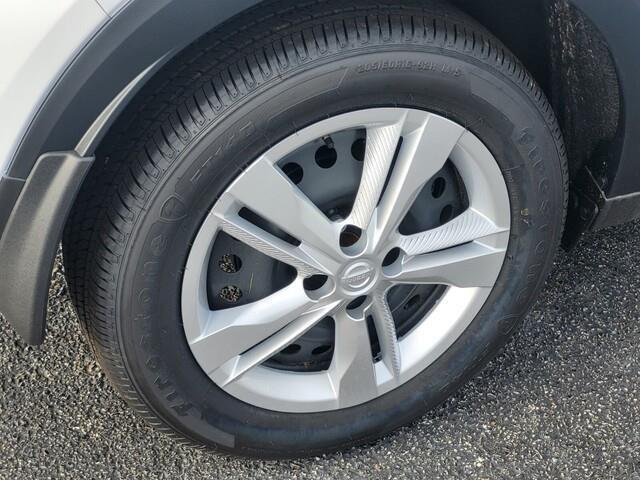 new 2025 Nissan Kicks car, priced at $22,003