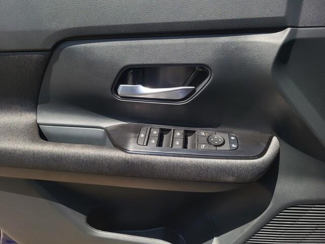 new 2025 Nissan Kicks car, priced at $24,004