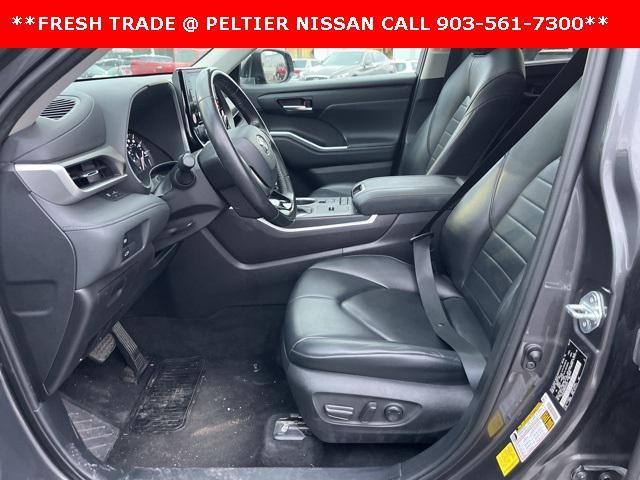 used 2021 Toyota Highlander car, priced at $29,999