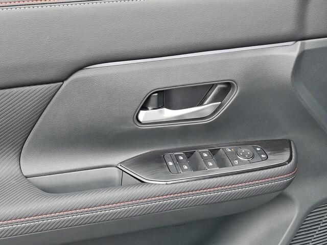 new 2025 Nissan Kicks car, priced at $29,568