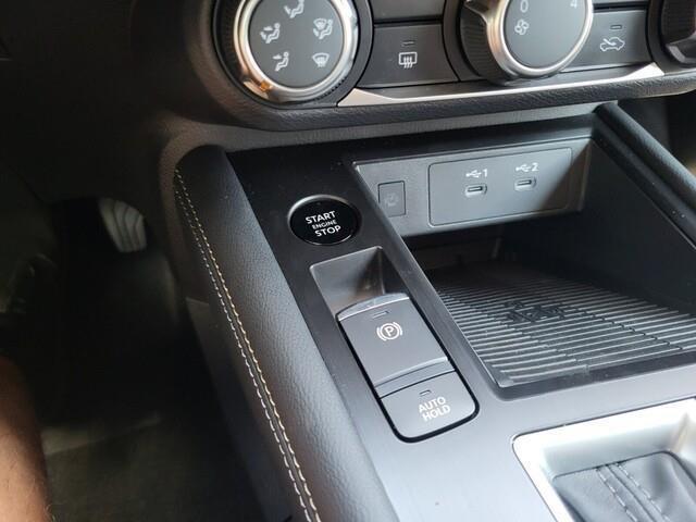 new 2025 Nissan Kicks car, priced at $24,032