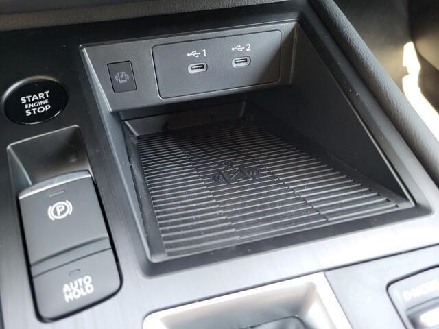 new 2025 Nissan Kicks car, priced at $24,032