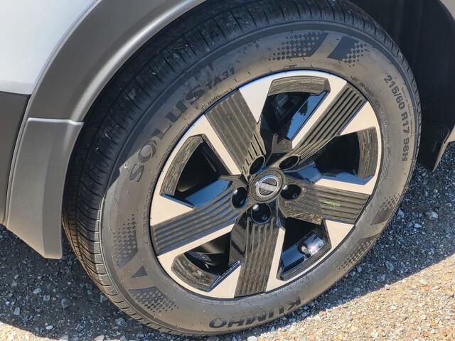 new 2025 Nissan Kicks car, priced at $24,032