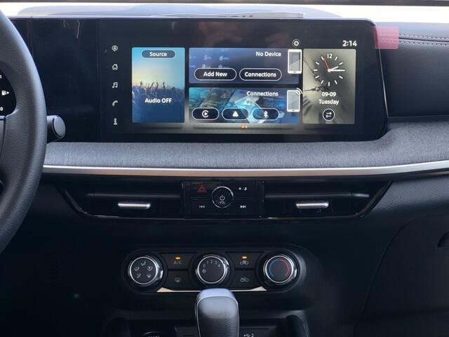 new 2025 Nissan Kicks car, priced at $24,032