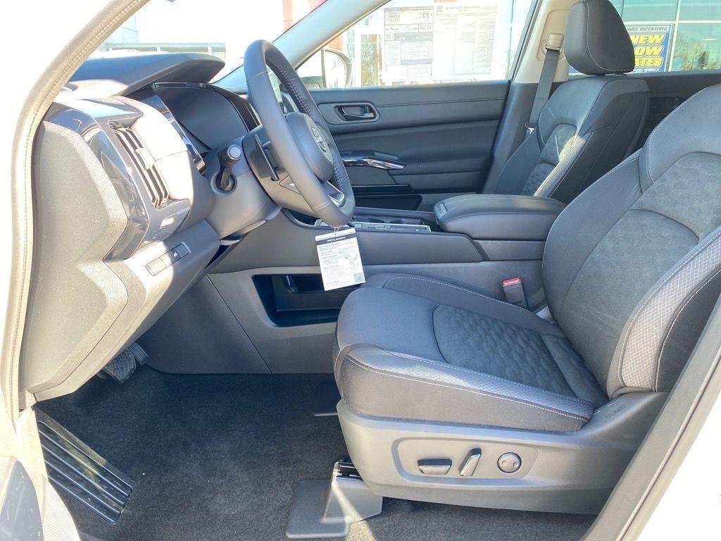 new 2025 Nissan Pathfinder car, priced at $41,584