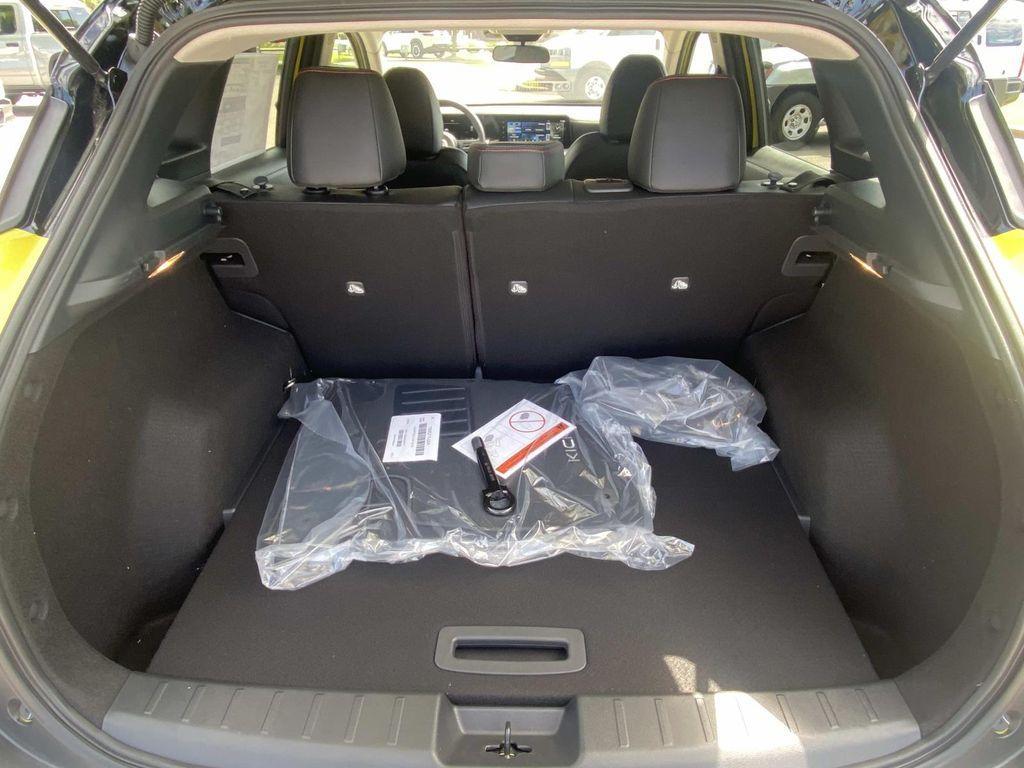 new 2025 Nissan Kicks car, priced at $29,250