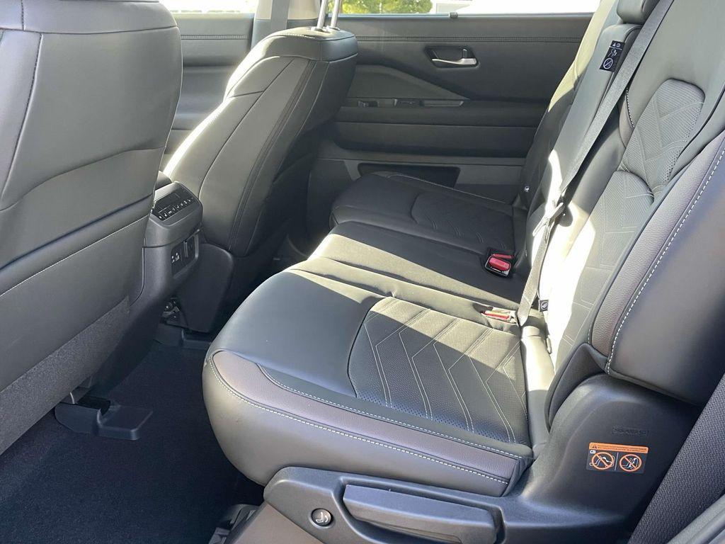new 2025 Nissan Pathfinder car, priced at $53,395
