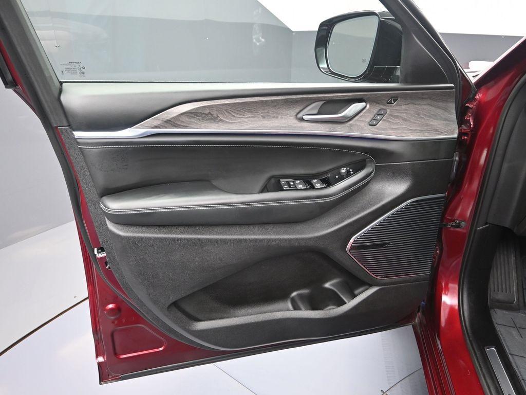 used 2023 Jeep Grand Cherokee car, priced at $39,000