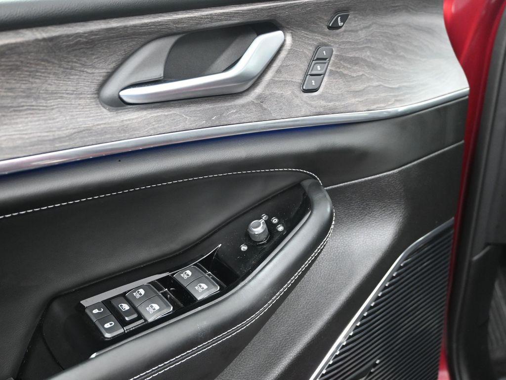 used 2023 Jeep Grand Cherokee car, priced at $39,000