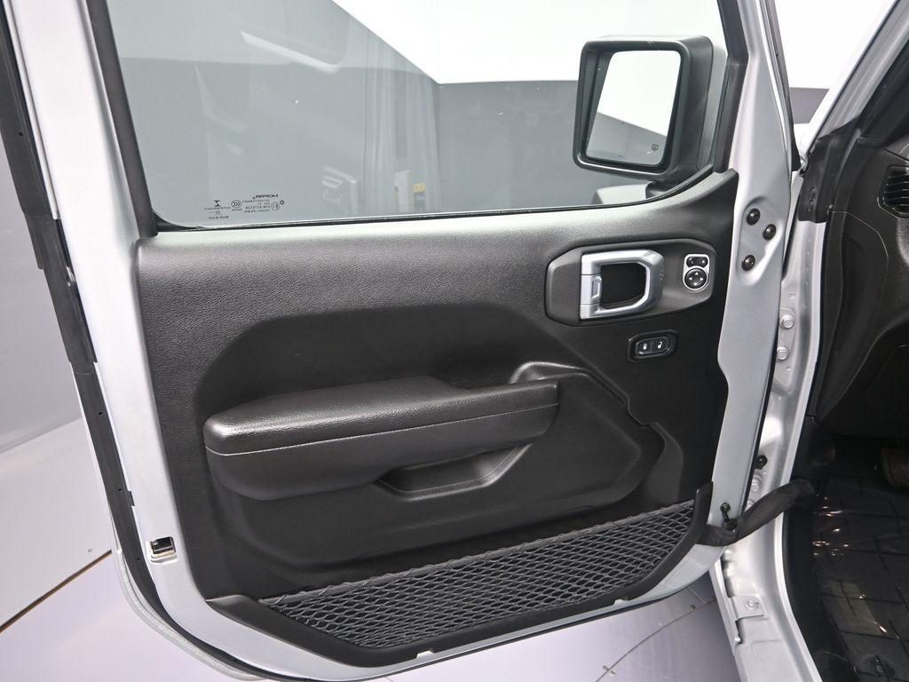 used 2022 Jeep Wrangler Unlimited car, priced at $31,000