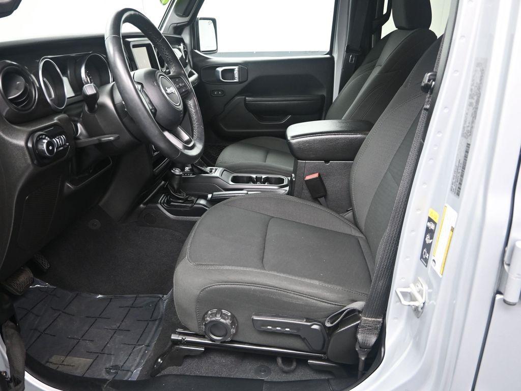 used 2022 Jeep Wrangler Unlimited car, priced at $31,000