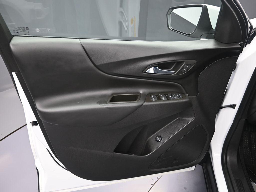 used 2024 Chevrolet Equinox car, priced at $23,000