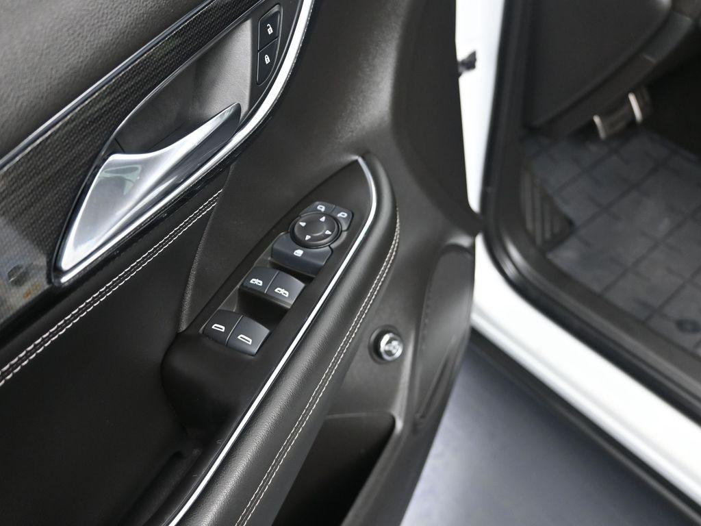 used 2022 Buick Envision car, priced at $23,000