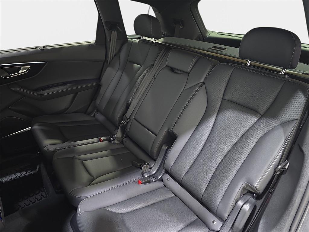 new 2025 Audi Q7 car, priced at $78,615
