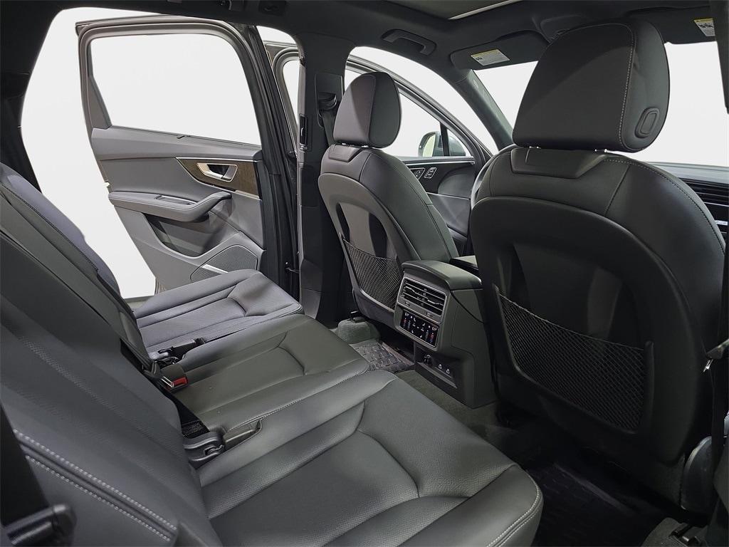 new 2025 Audi Q7 car, priced at $78,615