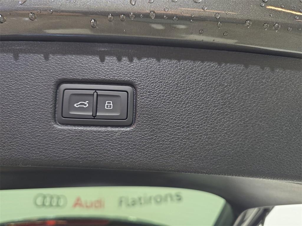 new 2025 Audi Q7 car, priced at $78,615