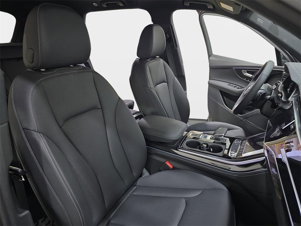 new 2025 Audi Q7 car, priced at $78,615