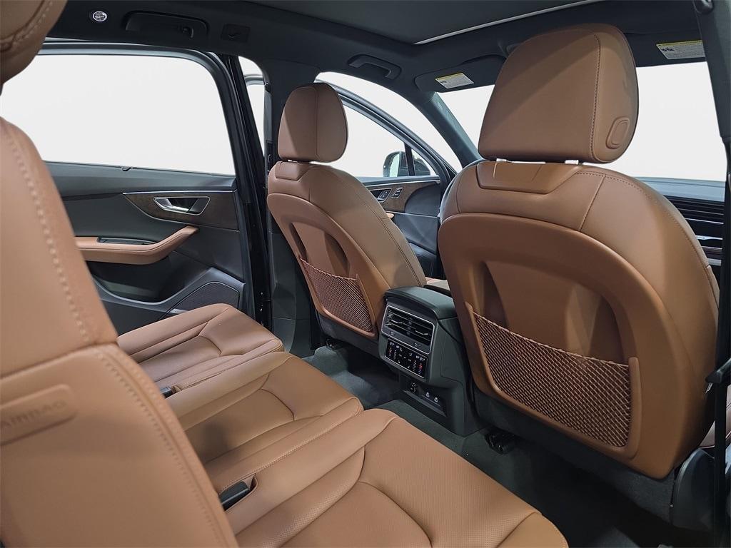 new 2025 Audi Q7 car, priced at $78,300