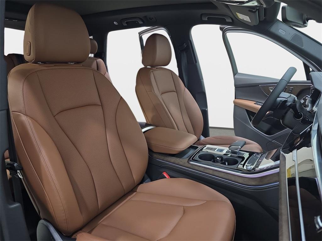 new 2025 Audi Q7 car, priced at $78,300
