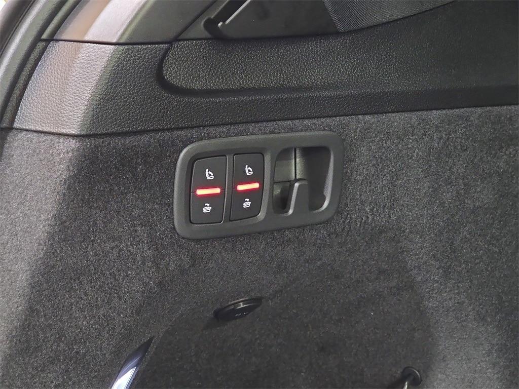 new 2025 Audi Q7 car, priced at $78,300