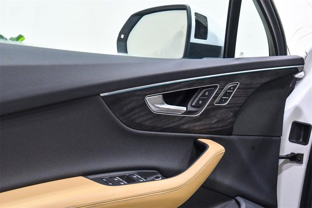 new 2025 Audi Q7 car, priced at $77,190